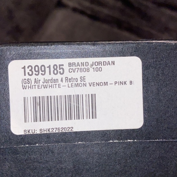 Air Jordan 4 Retro (GS) Barely used! With extra laces! - Picture 8 of 8